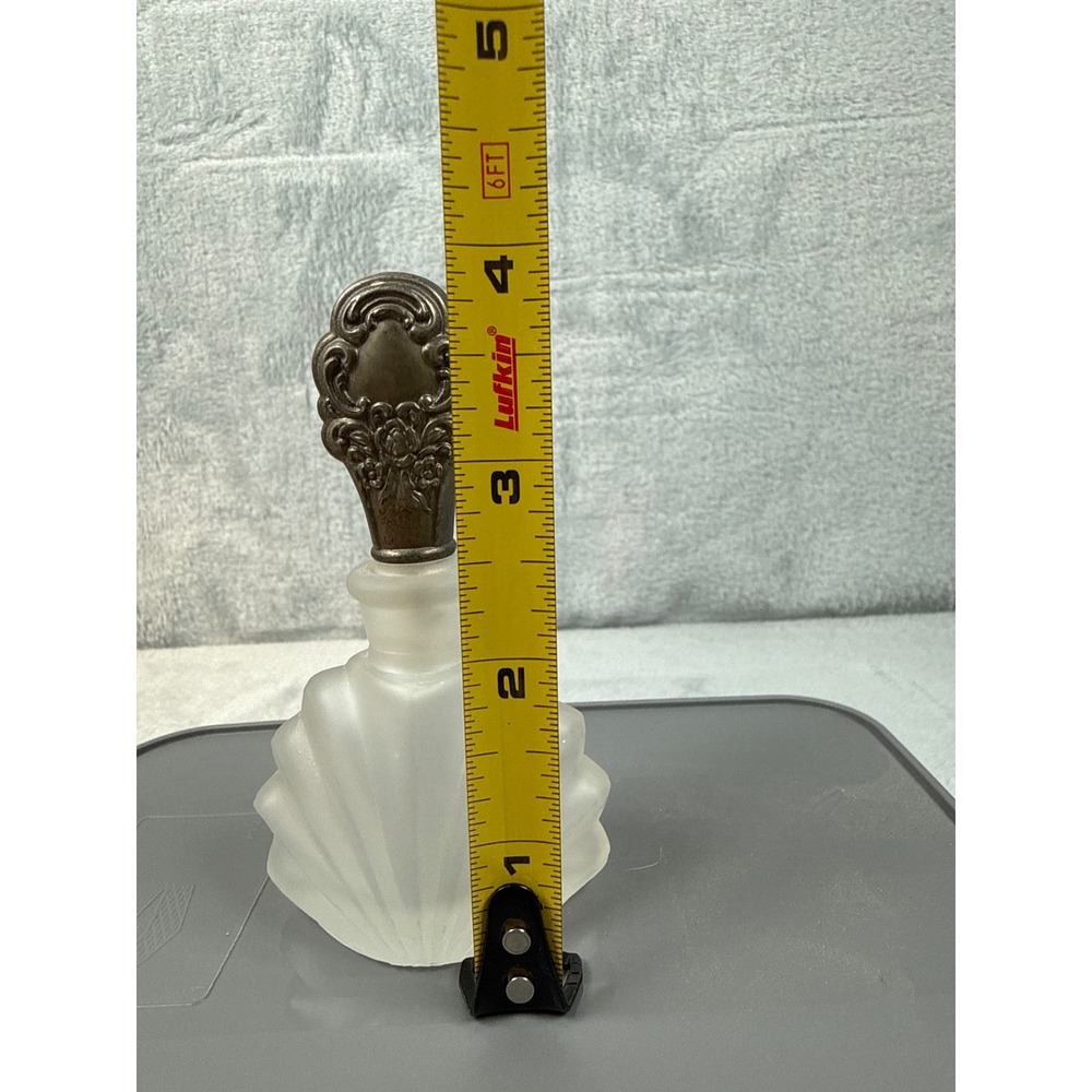 Vintage Style Frosted Glass Shell Bottle Ornate Silver Plated Floral Stopper - Picture 8 of 9